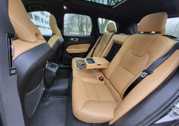 Volvo XC 60 cena 144900 przebieg: 66893, rok produkcji 2019 z Warszawa małe 781